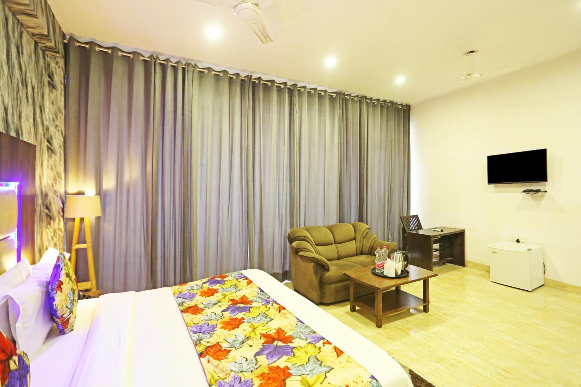 Hotel The Kiara Near Delhi Airport Nuova Delhi Esterno foto