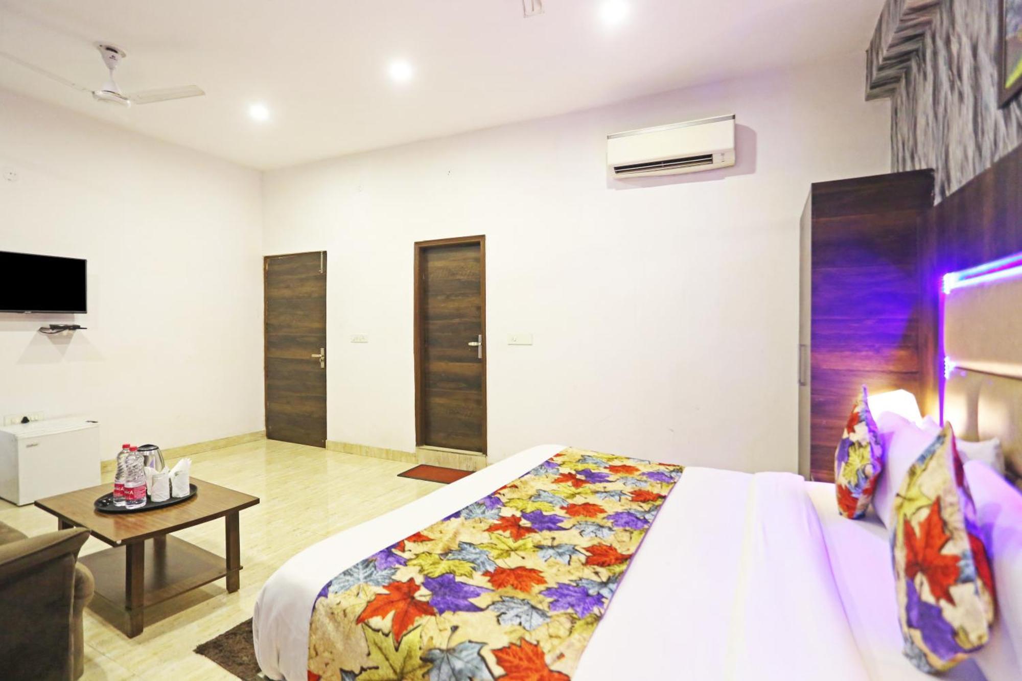 Hotel The Kiara Near Delhi Airport Nuova Delhi Esterno foto