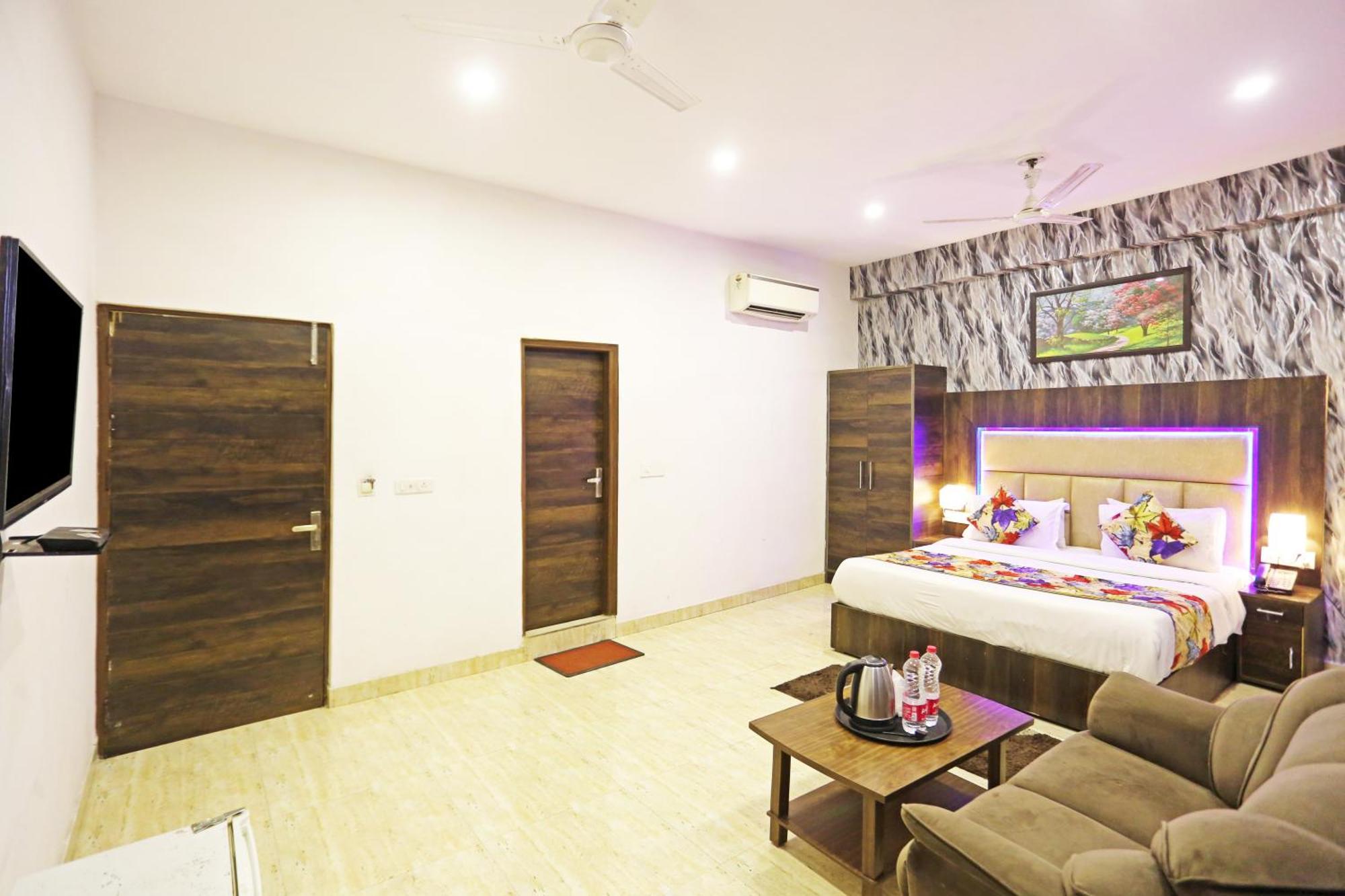 Hotel The Kiara Near Delhi Airport Nuova Delhi Esterno foto