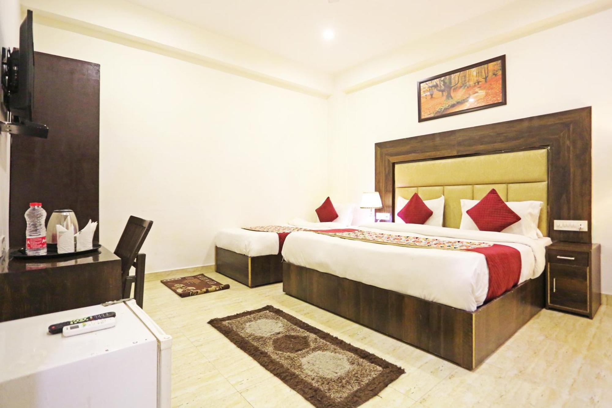 Hotel The Kiara Near Delhi Airport Nuova Delhi Esterno foto