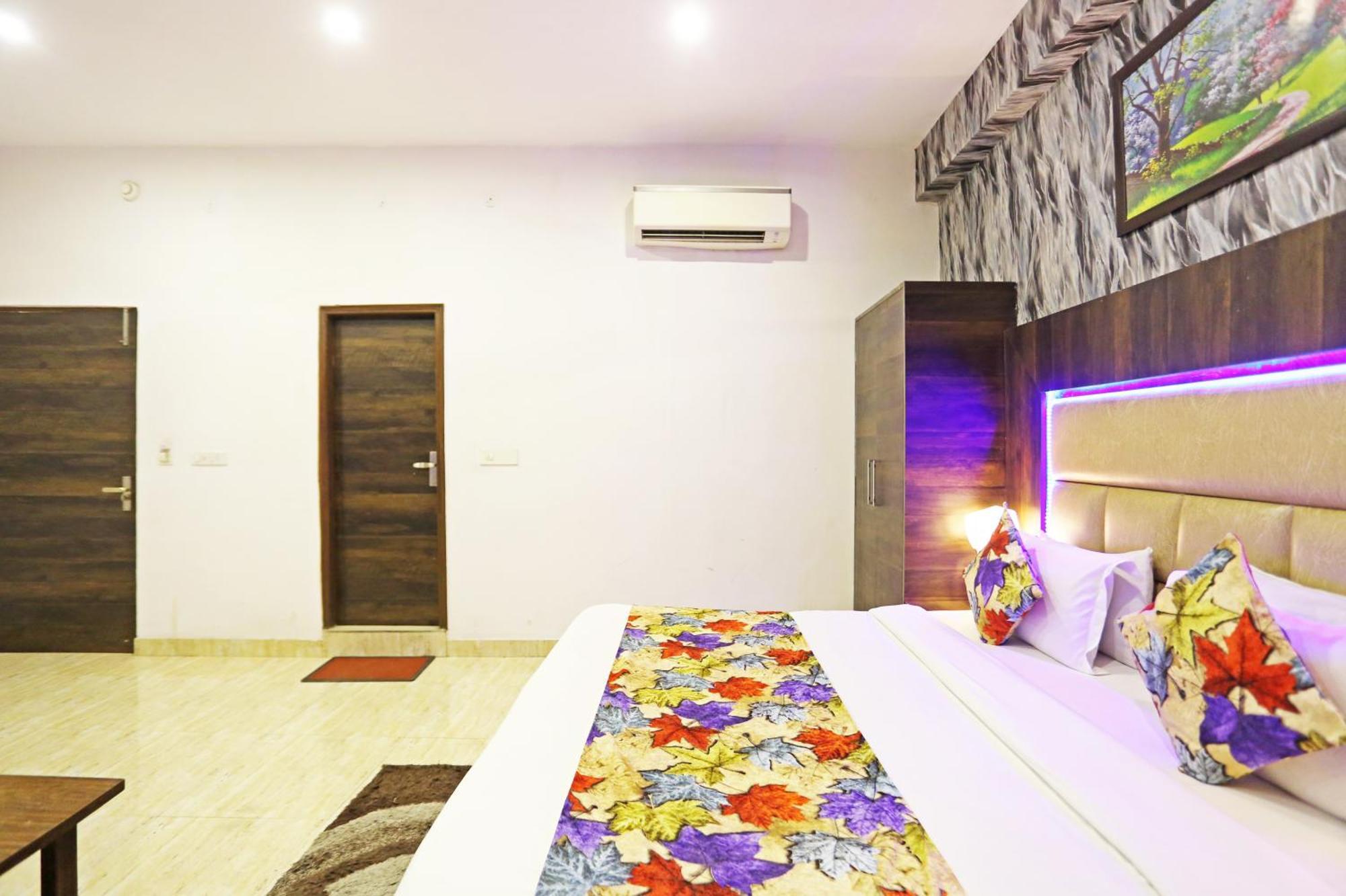 Hotel The Kiara Near Delhi Airport Nuova Delhi Esterno foto